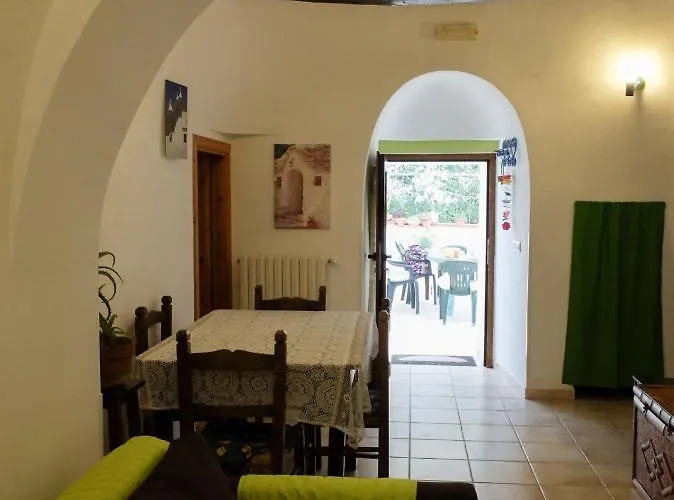 Dom wakacyjny Trullo Chiari Di Bosco
